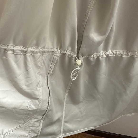 Lululemon Women's Lightweight Zip-Up Jacket - Picture 6 of 9